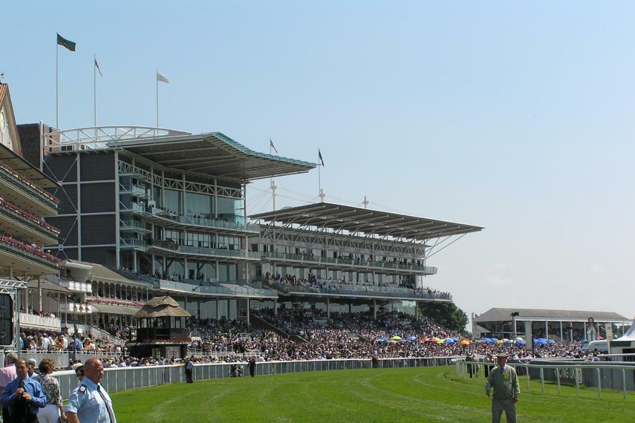 约克The Queen Vic - Near The Racecourse别墅 外观 照片